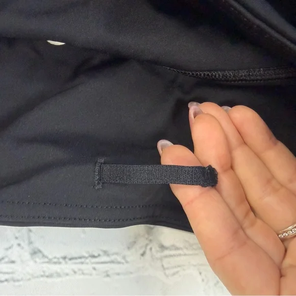 lululemon athletica Black Leggings with side pockets size 8 - Picture 9 of 11